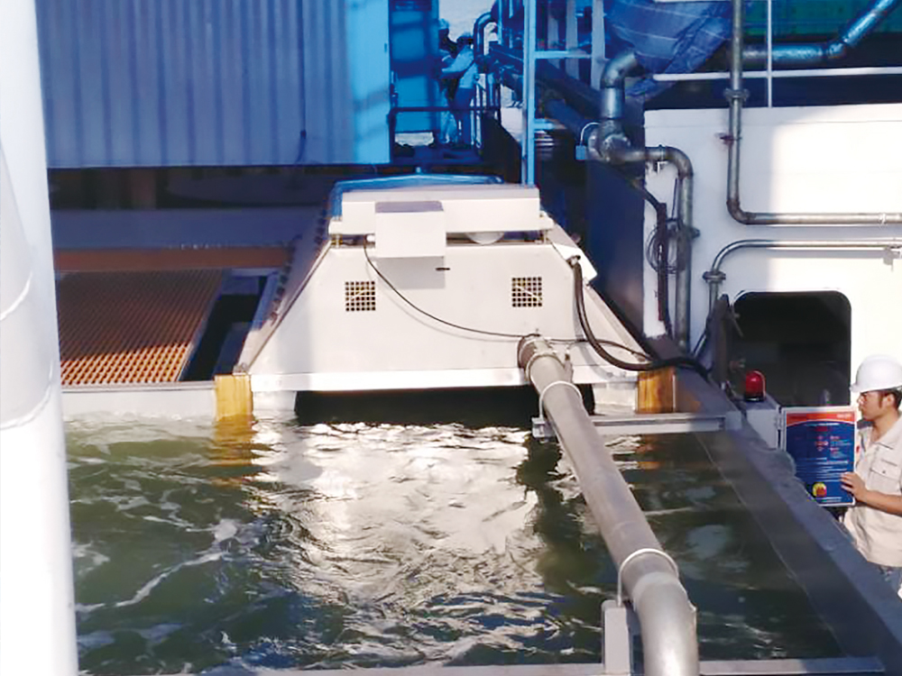 新加坡养殖工船